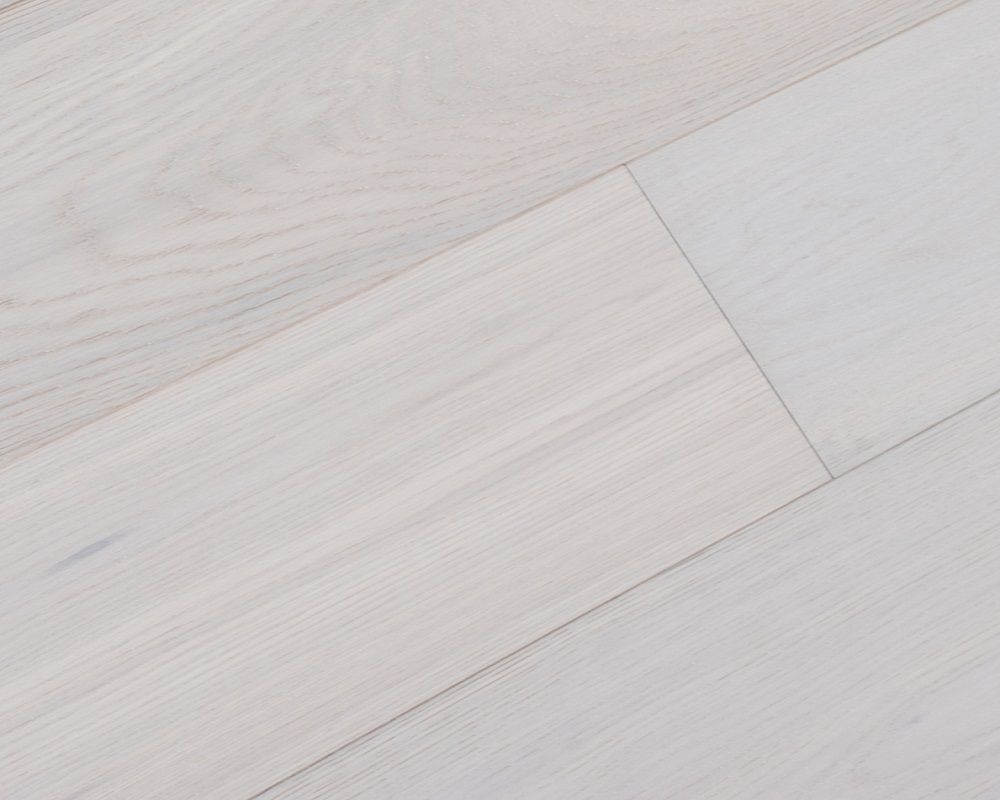 Engineered blanched white oak floor – brushed and oiled – clip 