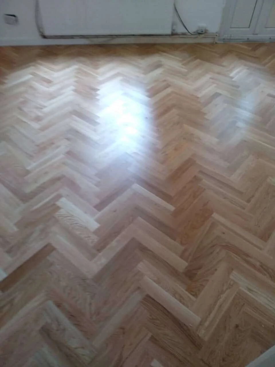 Oak herringbone wood flooring pattern