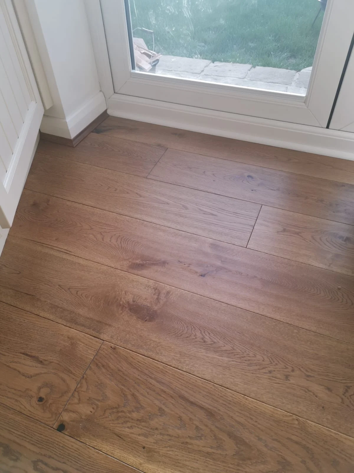 Golden Handscraped – Engineered Oak Plank Flooring - Image 6