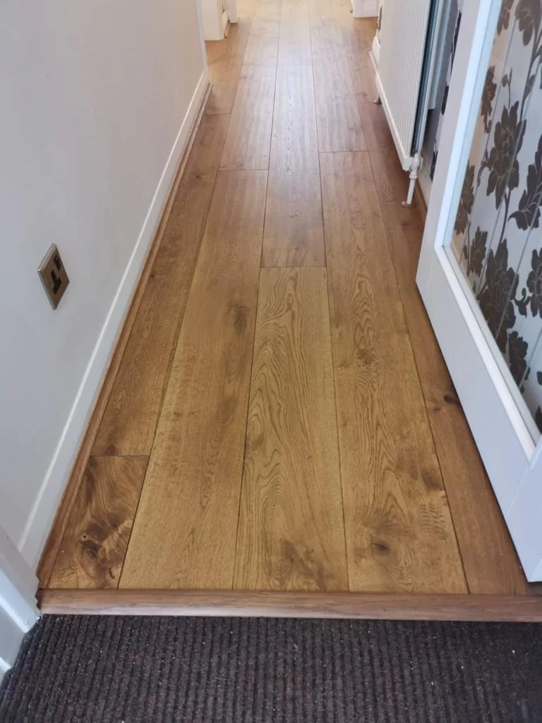 Golden Handscraped – Engineered Oak Plank Flooring - Image 2